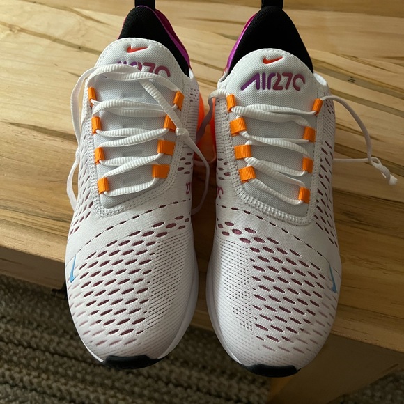 Nike Air Max 270 - Picture 2 of 6